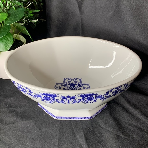 Beautiful blue & white Portifino dish by Nanette Vacher for Ambiance Collection - Picture 11 of 11